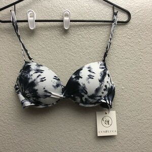 Cyn & Luca NWT Women’s Black & White Swim Top Medium‎